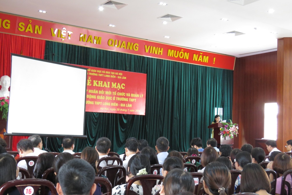 [Ảnh] Tập huấn đổi mới tổ chức và quản lý các hoạt động giáo dục ở trường THPT cụm Long Biên - Gia Lâm