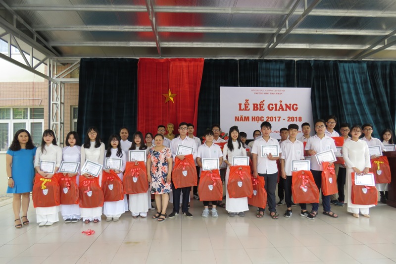 Lễ bế giảng năm học 2017-2018 - c3thachban.edu.vn